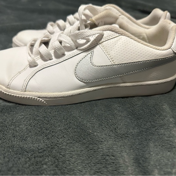 Nike Cortez - Picture 2 of 6